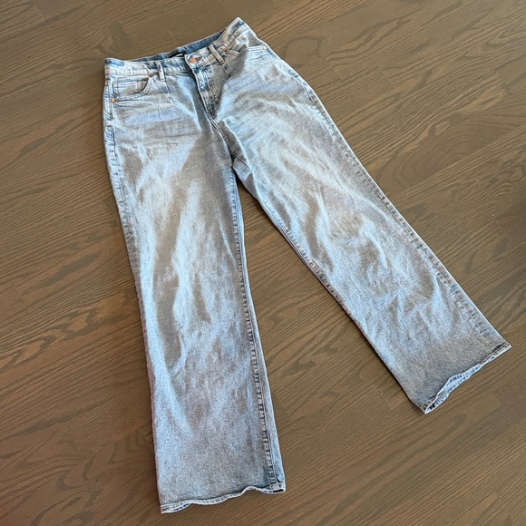 Express High Waisted Light Wash Pleated Wide Leg Jeans | 4R - Picture 7 of 11